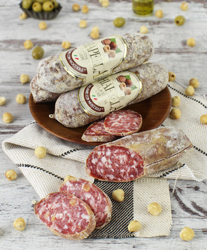 WĘDLINA SALAME CON NOCCIOLA PIEMONTE - SALAMI Z ORZECHAMI LASKOWYMI OK. 100G