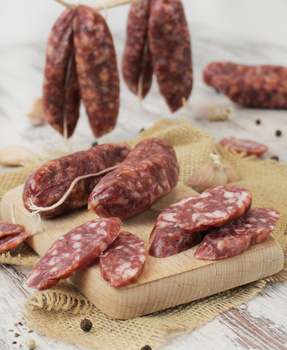 WĘDLINA SALSICCIA STAGIONATA - WŁOSKA KIEŁBASA WIEPRZOWA OK 300G