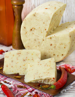 SER PECORINO PEPERONCINO - SER OWCZY Z OSTRĄ PAPRYCZKĄ OK. 200G